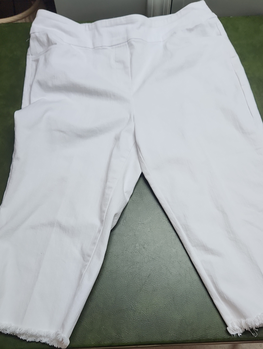 Alfred Dunner White Ankle Crop Jeans